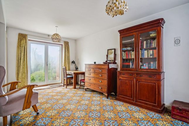 Wide Acres, Blind Lane, Bourne End photo 5