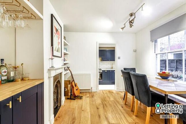 Flat B, 11, Vanderbilt Road, London photo 3