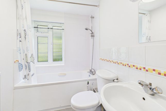 23, Lady Yorke Park, Iver photo 4