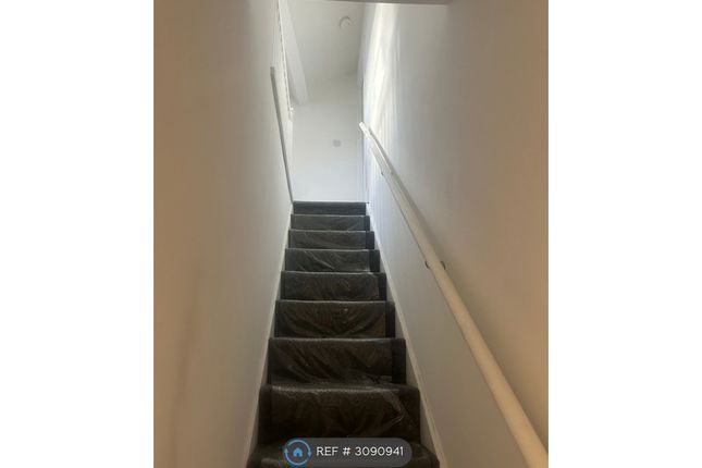 A Smawthorne Grove, Castleford photo 4