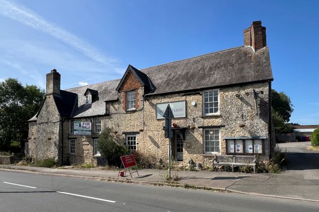 Thumbnail Pub/bar for sale in High St, Islip