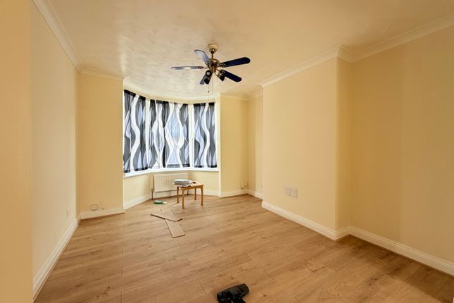 82, Gordon Road, WELLINGBOROUGH photo 2