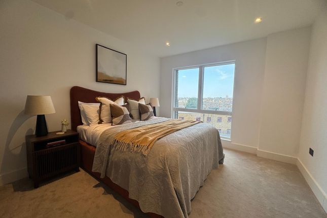 8/F, Block C Peabody Estate, St Johns Hill, Wandsworth, London photo 4