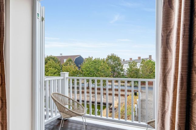 7 Beaumont Drive, Worcester Park photo 4