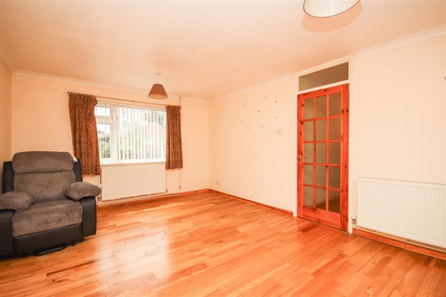 7, Brook Farm Close, Rushden photo 4
