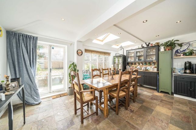 10, Sugden Road, London photo 4