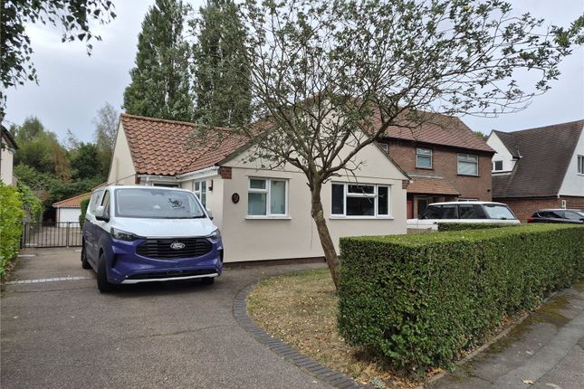 3-bed bungalow on 9, Dedham Meade, Colchester, £1,500/mo