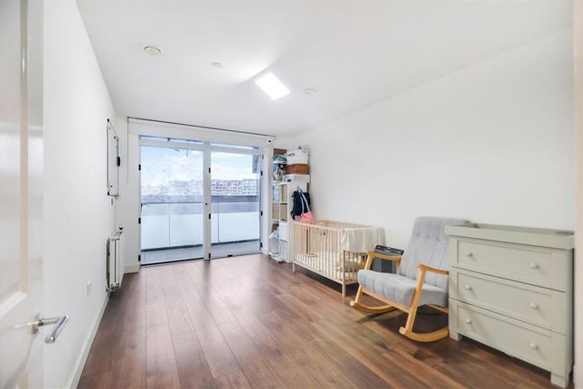 Flat 13, Coneybear Point, 10, Peartree Way, London photo 4