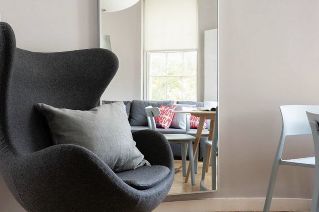 Flat 4, 170, Holland Park Avenue, London photo 3