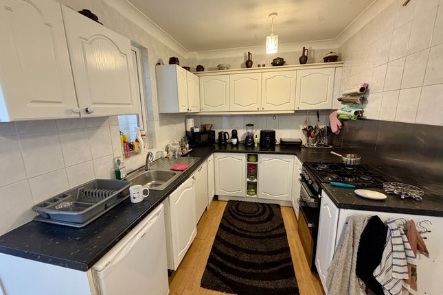 92 Rochester Road, Gravesend photo 2