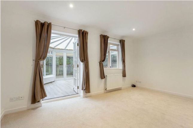 10 Church Road, Ascot photo 2