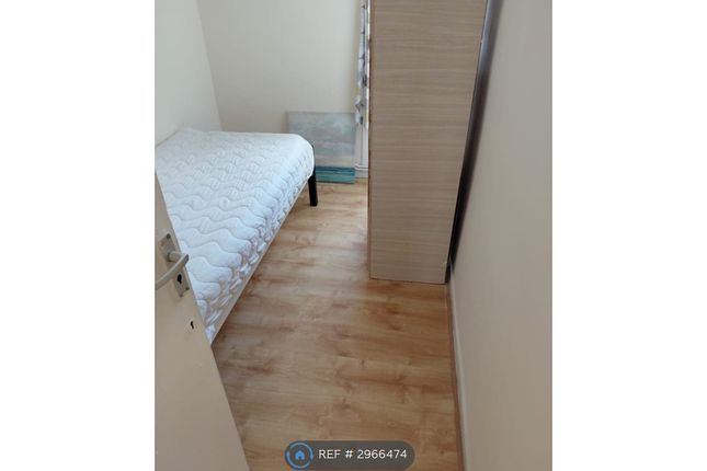 Flat, Elkington Point Lollard Street, London photo 3