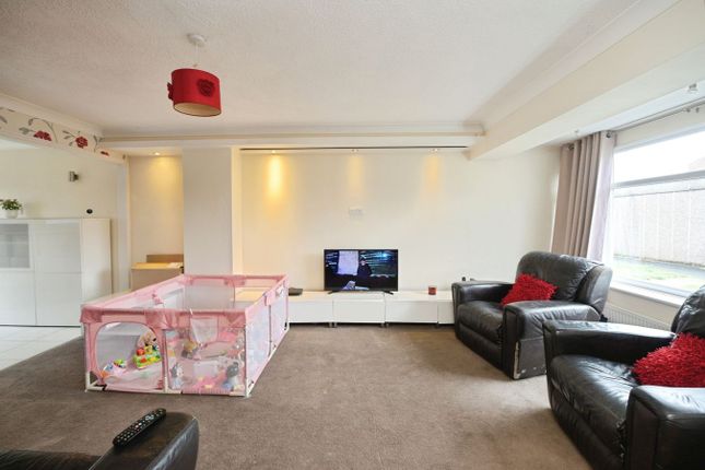 Flamingo Walk, Hornchurch photo 4