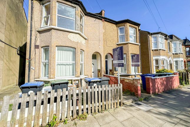 Flat to rent in Chesterfield Road, Enfield