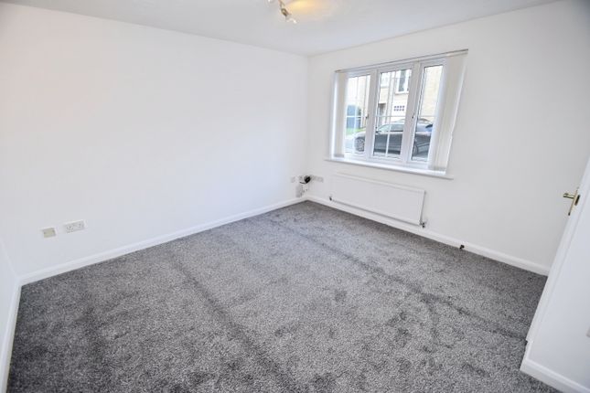 10, Goodfellow Close, Bradford photo 4