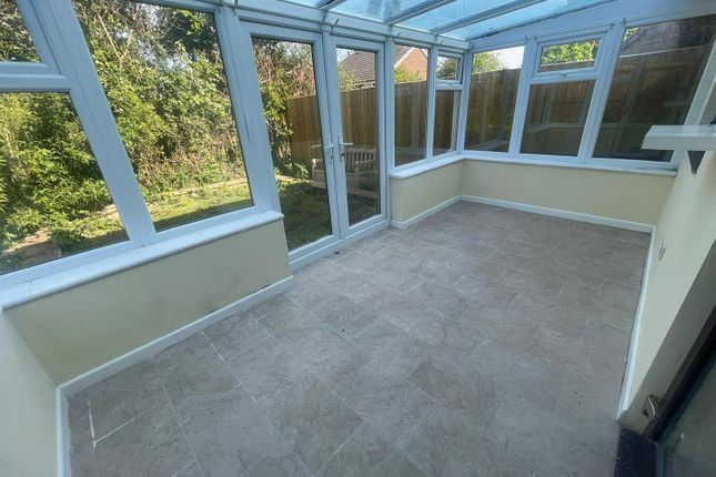20, Robins Court, Chard photo 3