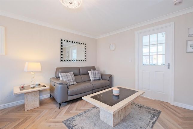 26, Valleyfield Crescent, Hamilton photo 3