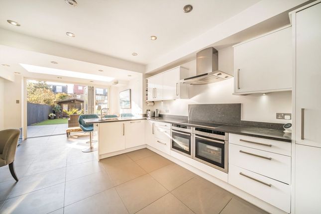48, Robinson Road, London photo 3