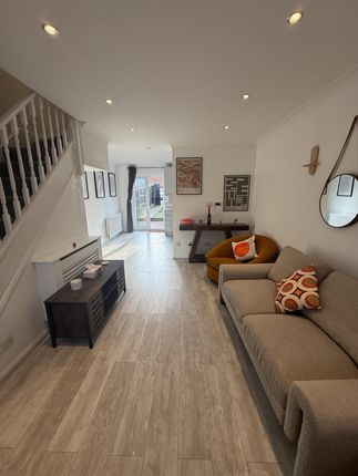 2 Bedroom House For Rent  Bushbarns, West Cheshunt En7