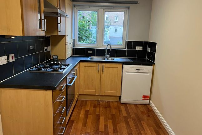 Laithe Hall Avenue, Cleckheaton photo 3