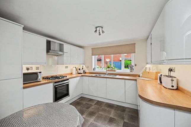 4, Tamar Close, Rugby photo 3