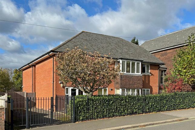 2-bed house on Flat 16 Holmesdale Manor, 89, Ladbroke Road, Redhill, £299,950