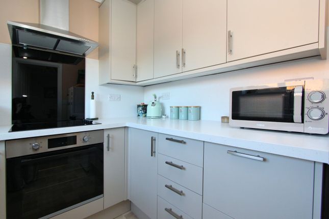 Tanners Court, Midland Way, Thornbury photo 3