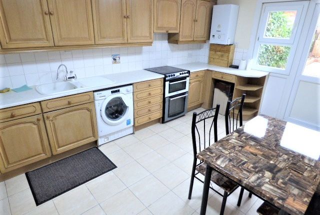 Thumbnail Town house to rent in Skelly Road, Stratford