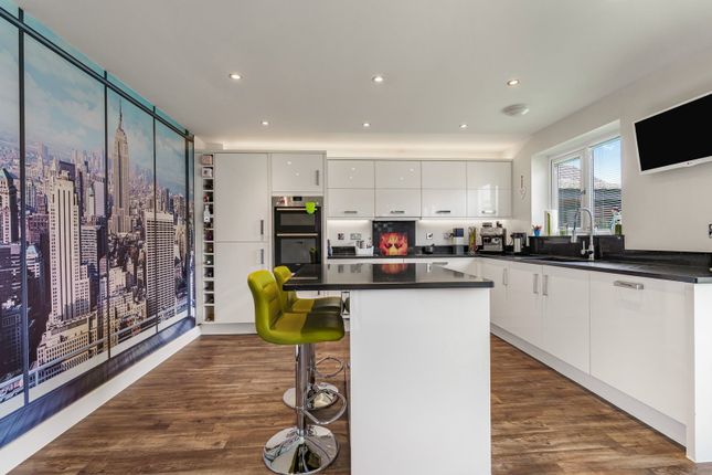 5, Feddon Close, Cheltenham photo 2
