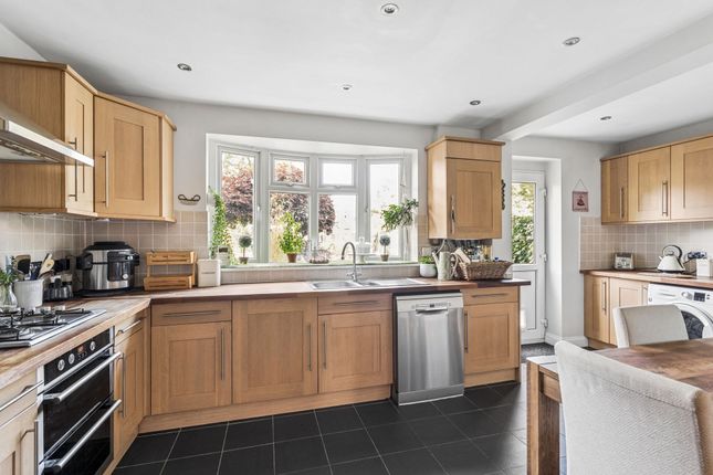 41 Coates Way, Watford photo 4