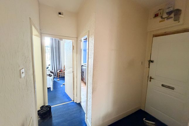 319 Flat 1/2, Main Street, Blantyre photo 2