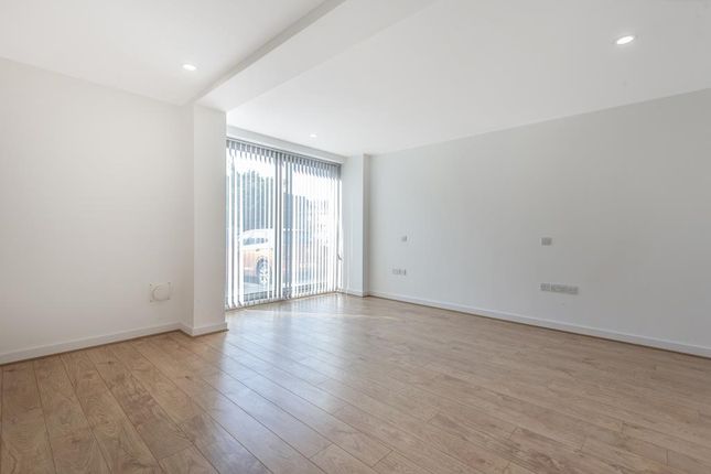 Flat to rent in London Street, Reading