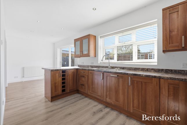 50, Woodland Avenue, Brentwood photo 2