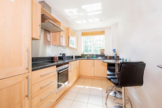 12 Pennethorne, 6 Portsmouth Road, Camberley photo 3