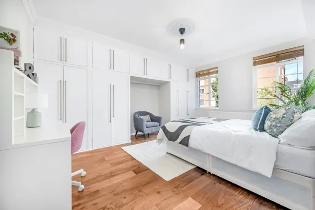 12, Cochrane Close, London photo 5