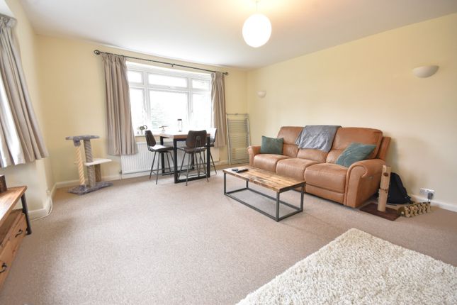 Flat 2,, Two Ways, Horley photo 5