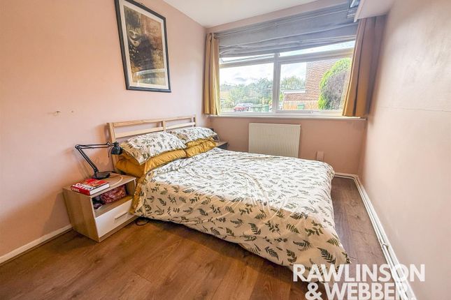 16, Glebelands, Esher photo 3