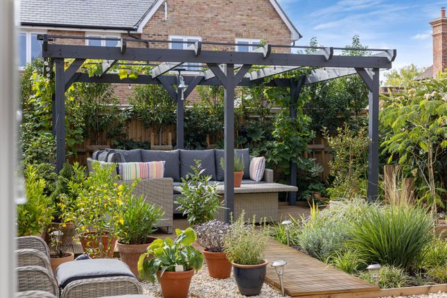 4 Beagle Lane, Cranleigh photo 4