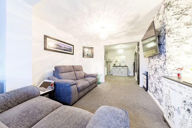 25 Love Avenue, Cramlington photo 4