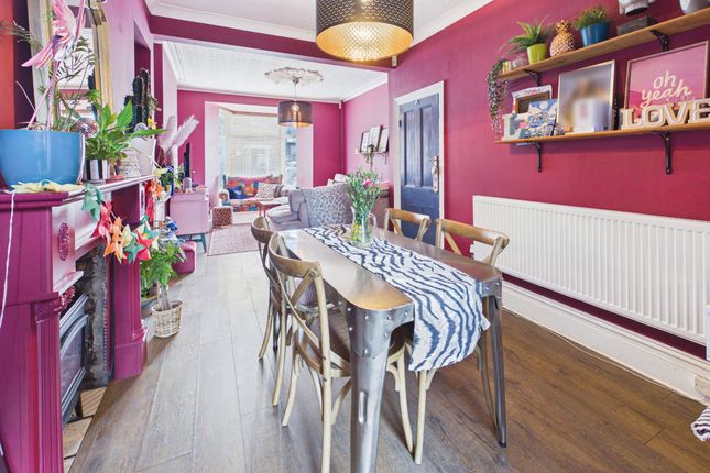 24 Elgin Street, Swansea photo 3