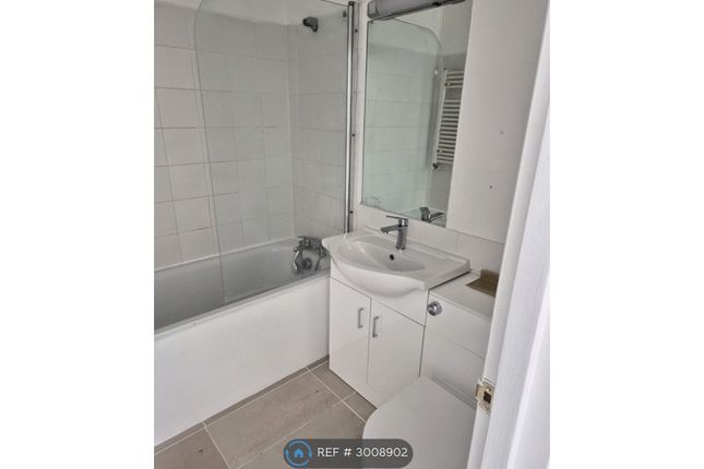 Flat, Walm Lane, London photo 3