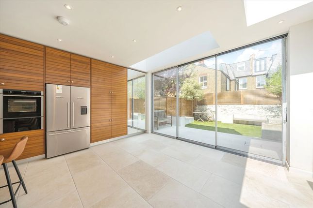 63, Bangalore Street, London photo 2