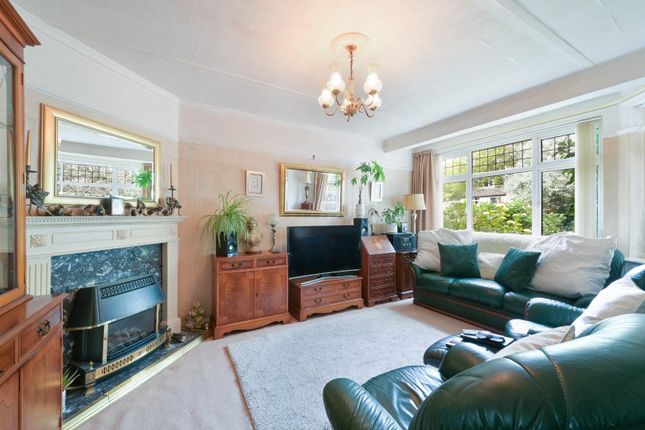 49, Chipstead Way, Banstead photo 2