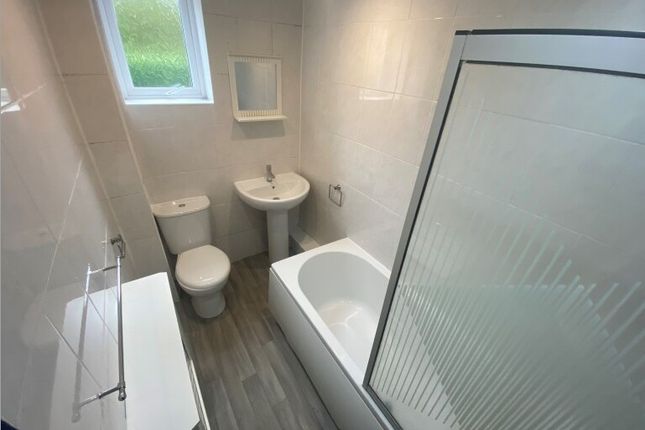 46, Stockport photo 5