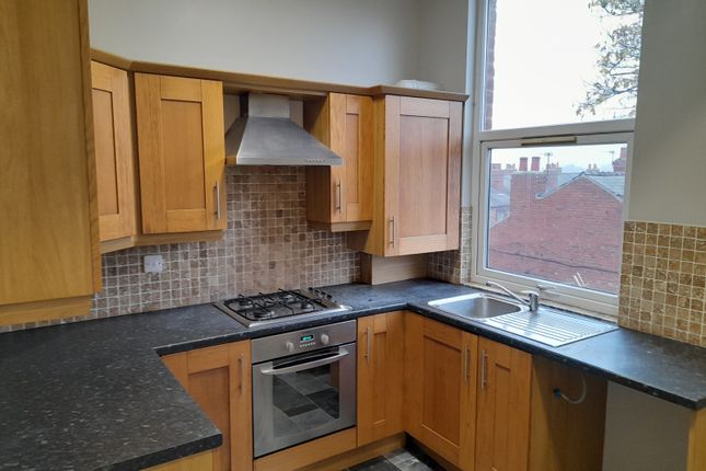 Flat to rent in 2 Manygates Park, Wakefield