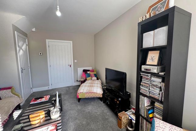 30, Deer Park Close, Alfreton photo 4
