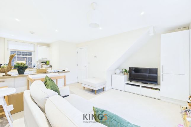 7 Dunham Mews, Hatfield photo 2