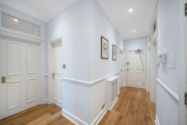 Flat 1, 33, Dover Street, London photo 4