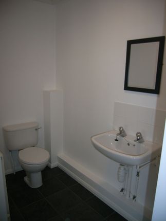 Flat to rent in Rent All Inclusive Osborne Street, Colchester