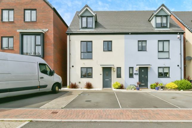 Town house for sale in Island View, Barry